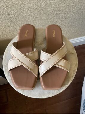 KAANAS Sandals NWT